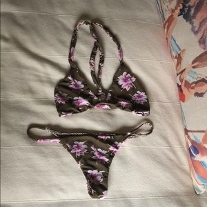 Acacia set in vintage aloha